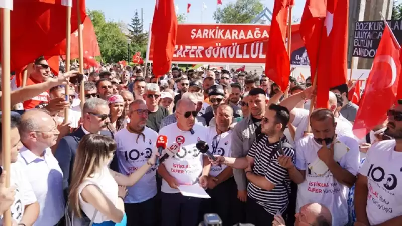 Özdağ’ın 14 Gün Süren İstiklal Yolu Zafer Yürüyüşü Anıtkabir’de Sona Erdi