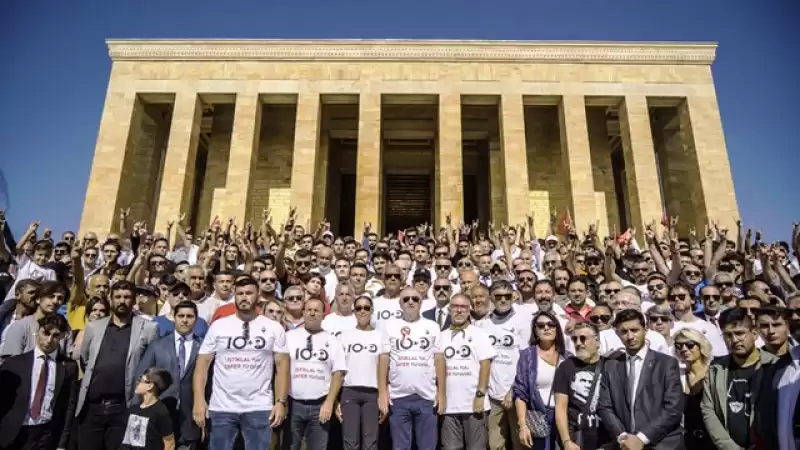 Özdağ’ın 14 Gün Süren İstiklal Yolu Zafer Yürüyüşü Anıtkabir’de Sona Erdi