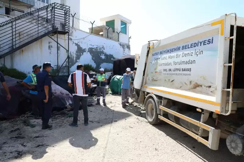HBB HATAY SAHİLLERİNDE TEMİZLİĞE DEVAM EDİYOR