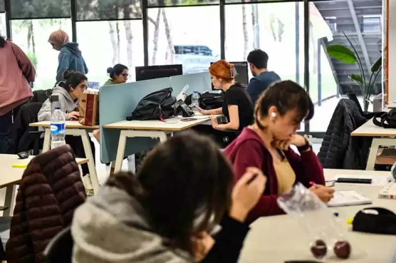 Üniversite öğrencilerinin Yeni Adresi: Genç Akademi Kafe Sıhhiye’ye Yoğun Ilgi