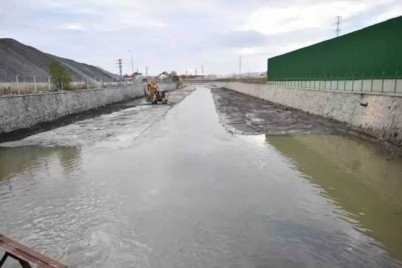 ASKİ Su Baskınlarına Karşı Akarsu Ve Dere Yataklarını ıslah Ediyor