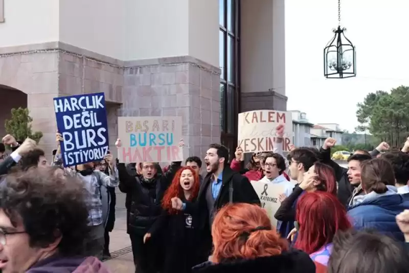 Koç Üniversitesi’nde Sular Durulmuyor, öğrenciler Ayaklandı!