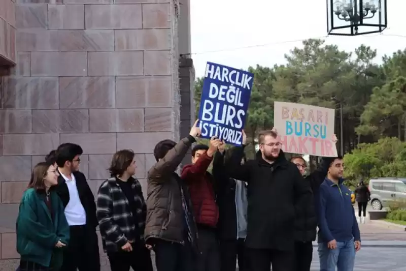 Koç Üniversitesi’nde Sular Durulmuyor, öğrenciler Ayaklandı!