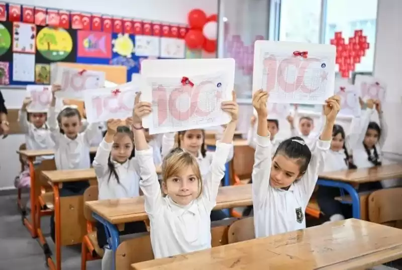 Okullarda Karne Heyecanı: 20 Milyon öğrencinin Yarıyıl Tatili Başlıyor!