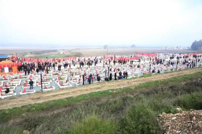 CHP Genel Başkanı Özel Ve İmamoğlu 6 Şubat Depremi’nin Yıl Dönümünde Hatay’daydı