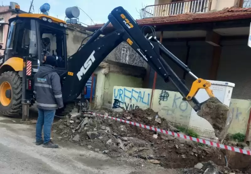 SAMANDAĞ GENELİNDE YOL YENİLEME ÇALIŞMALARI HIZLA DEVAM EDİYOR
