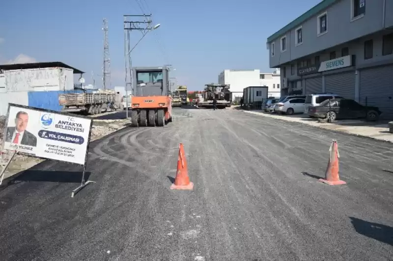 Antakya Belediyesi Asfalt Atağı Güzelburç Mahallesi’nde Sürdü