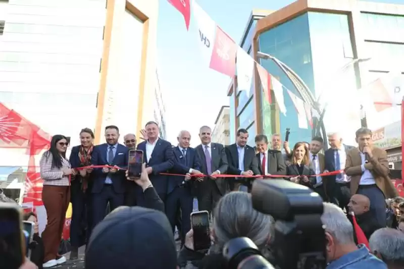 İSKENDERUN HALKI LÜTFÜ SAVAŞ’I YALNIZ BIRAKMADI