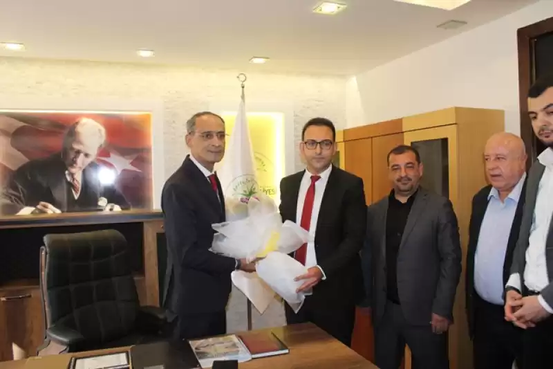 DEFNE BELEDİYESİ’NDE BAYRAK DEĞİŞİMİ