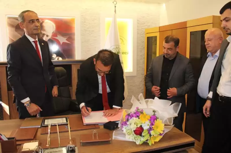 DEFNE BELEDİYESİ’NDE BAYRAK DEĞİŞİMİ
