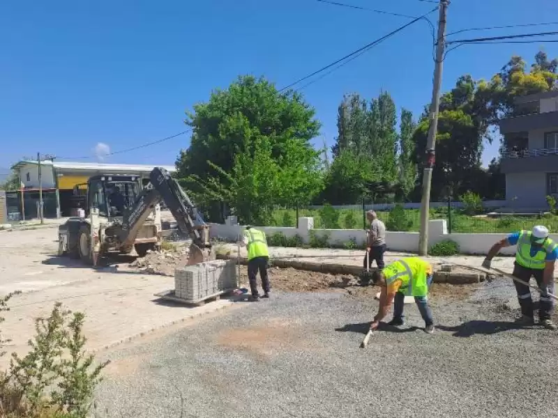 Antakya Belediyesi şehrin Birçok Noktasında Eş Zamanlı Yol çalışmalarına Devam Ediyor