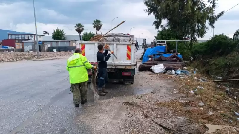 Belediye Ekipleri Yağmur Süresince Sahada Teyakkuz Halinde  çalışmalarını Sürdürdü