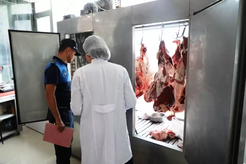 HBB, ZABITA EKİPLERİ KASAPLARI DENETLEDİ…