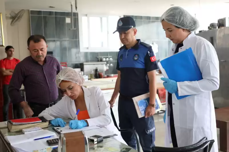 HBB, ZABITA EKİPLERİ KASAPLARI DENETLEDİ…