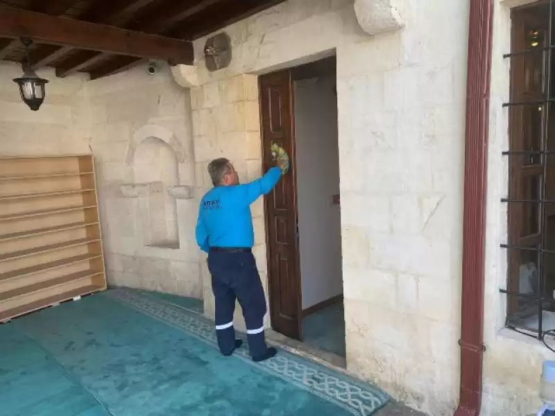Antakya’da İbadethanelerde Temizlik çalışmaları Düzenli Olarak Devam Ediyor