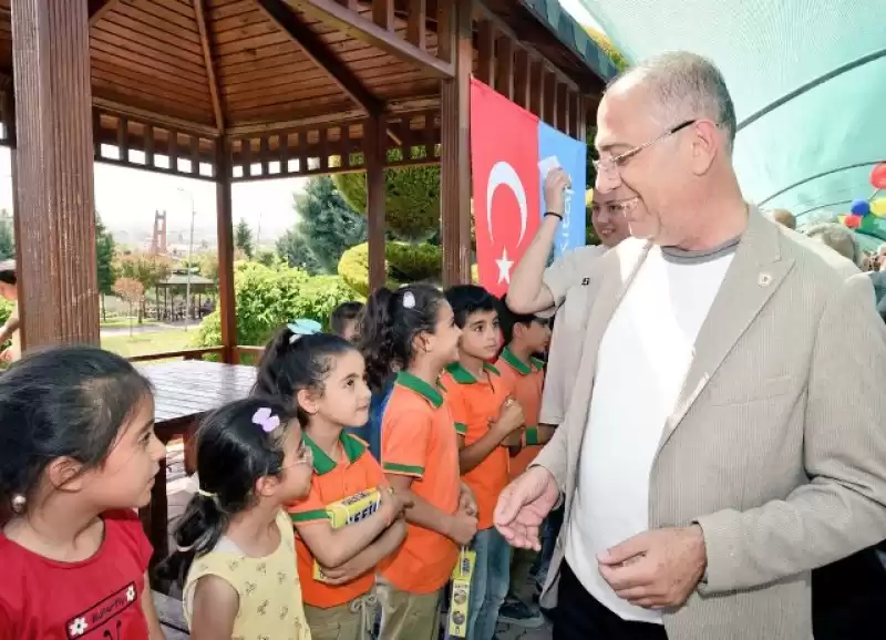 BAŞKAN YAPAR, ALTINÖZÜ’NDE KİTAP FUARI AÇILIŞI’NA KATILDI