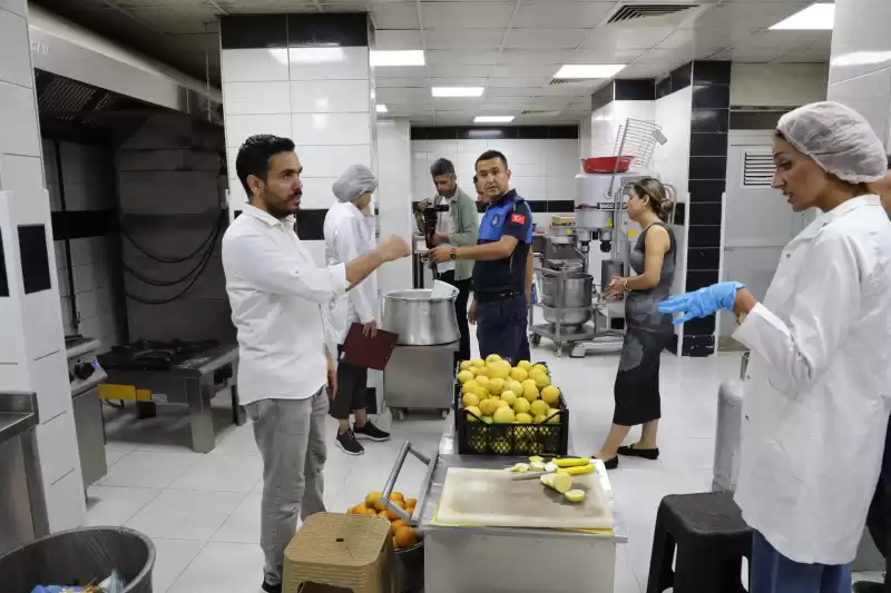 Hatay Zabıtası Gıda İşletmeleri Ve Yediemin Otoparklarında Sıkı Denetimde