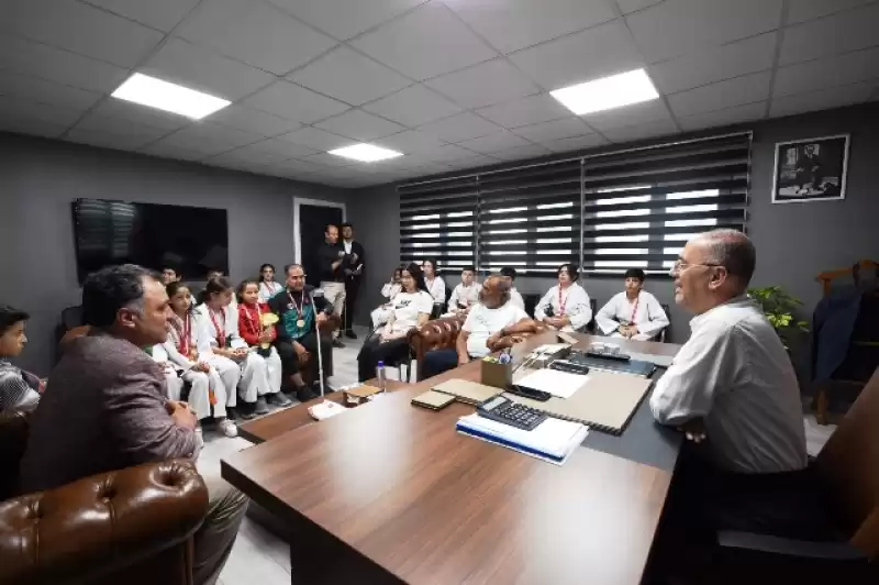 BAŞKAN YAPAR ANTAKYA BELEDİYESİ KARATE TAKIMINI AĞIRLADI
