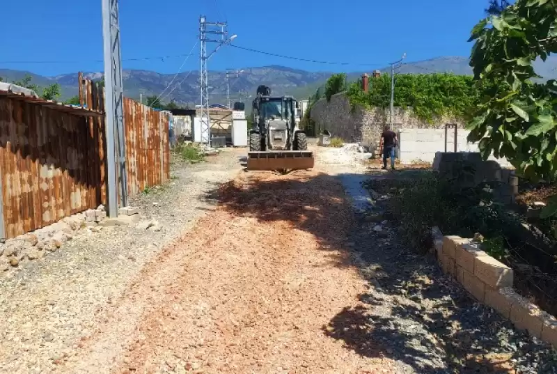 ANTAKYA’DA FARKLI NOKTALARDA YOL ÇALIŞMALARI DEVAM EDİYOR