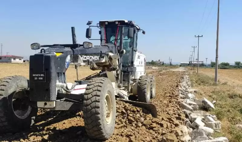 ANTAKYA’DA FARKLI NOKTALARDA YOL ÇALIŞMALARI DEVAM EDİYOR