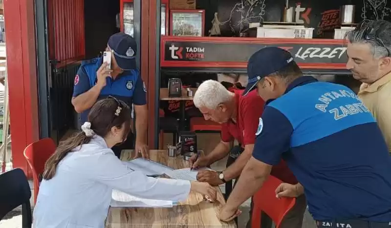 Antakya Belediyesi Ve Ticaret İl Müdürlüğü Iş Birliğiyle Iş Yerlerinde Denetimler Gerçekleştirildi