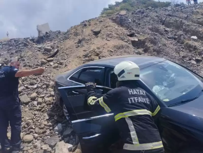 Arsuz, Kale Mevkiinde Meydana Gelen Trafik Kazasında Bir Araç Uçuruma Yuvarlandı