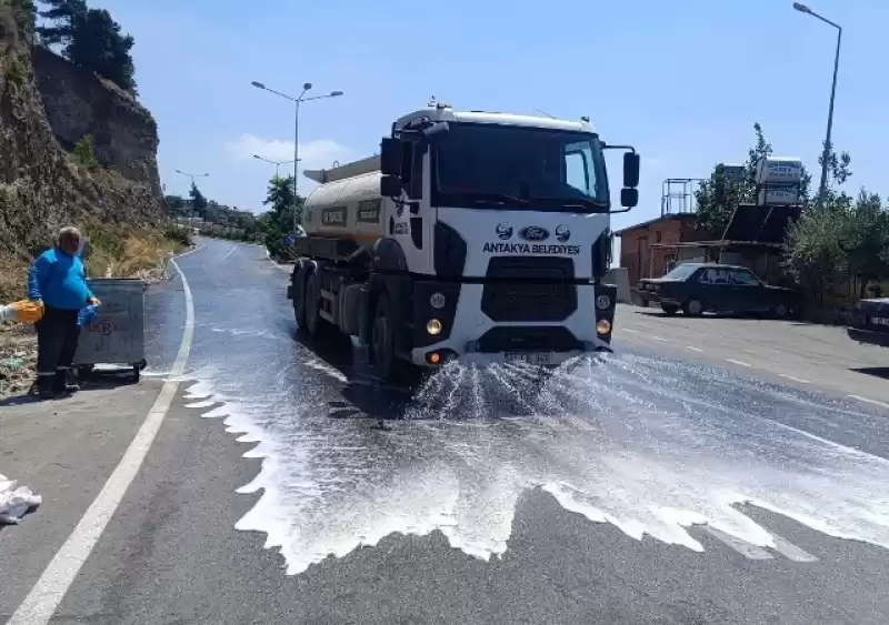 TEMİZLİK ÇALIŞMALARI ŞEHİR GENELİNDE ARALIKSIZ SÜRÜYOR