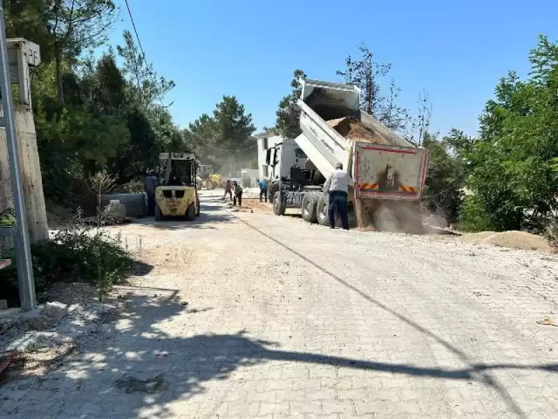 ANTAKYA FEN İŞLERİ YOL ÇALIŞMALARINI SÜRDÜRÜYOR
