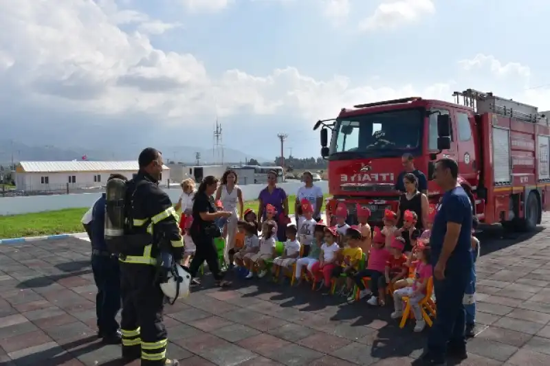 ARSUZ'DA MİNİKLER ‘İTFAİYECİLER HAFTASI’NI KUTLADI