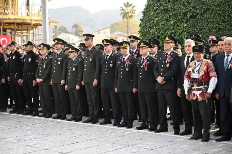 HATAY 86. ÖLÜM YILDÖNÜMÜNDE ATASINI ANDI