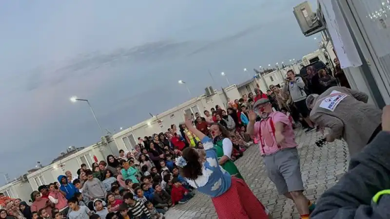 MAVİ DAYANIŞMA EKİBİ KONTEYNERKENTLERDE MORAL KAYNAĞI OLUYOR