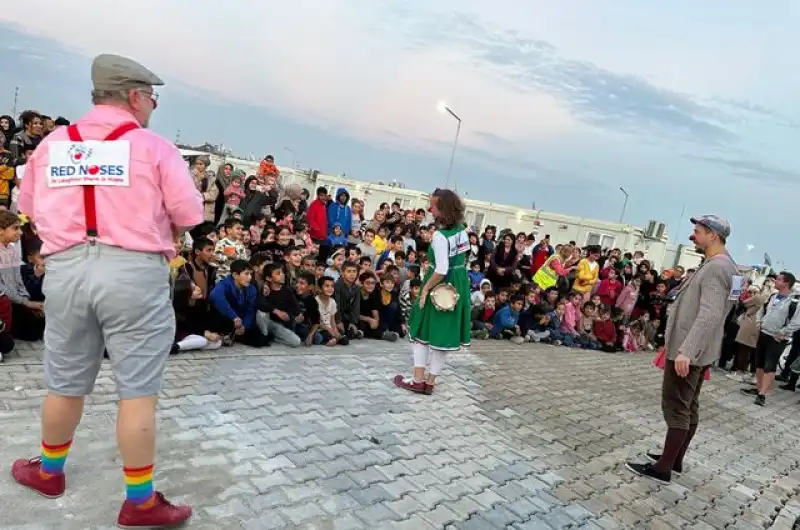 MAVİ DAYANIŞMA EKİBİ KONTEYNERKENTLERDE MORAL KAYNAĞI OLUYOR