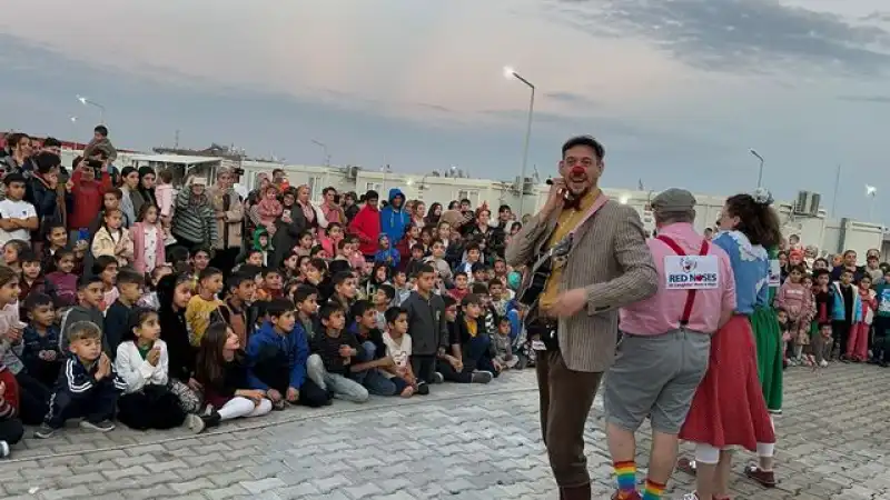MAVİ DAYANIŞMA EKİBİ KONTEYNERKENTLERDE MORAL KAYNAĞI OLUYOR