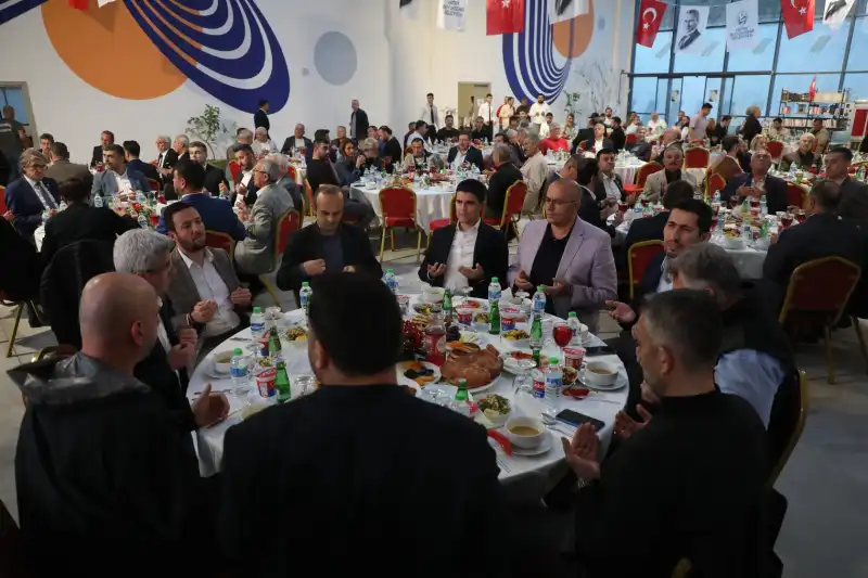 BAŞKAN ÖNTÜRK, İFTAR SOFRASINDAN BİRLİK ÇAĞRISI YAPTI