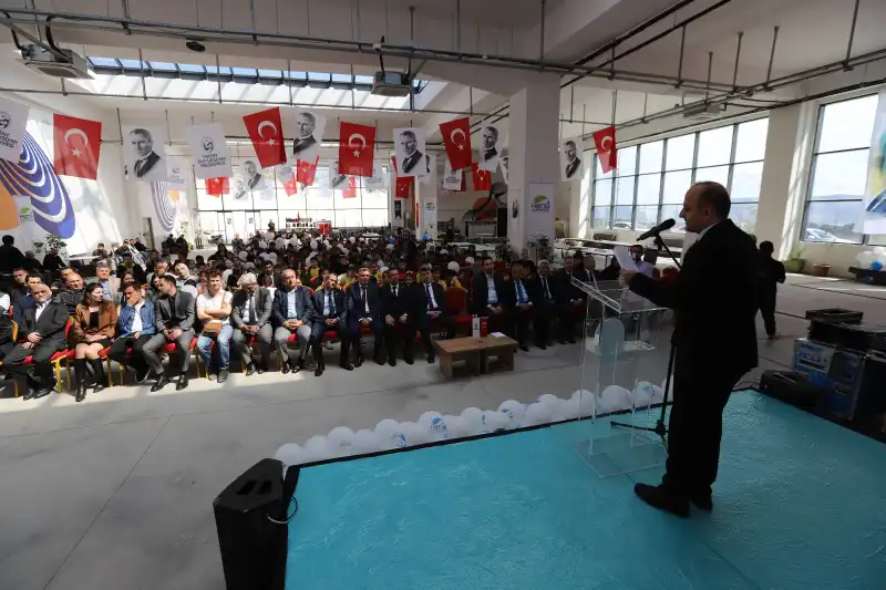 “HAYAT VE SU” TUVALLER ÜZERİNDE SANATA YANSITILDI