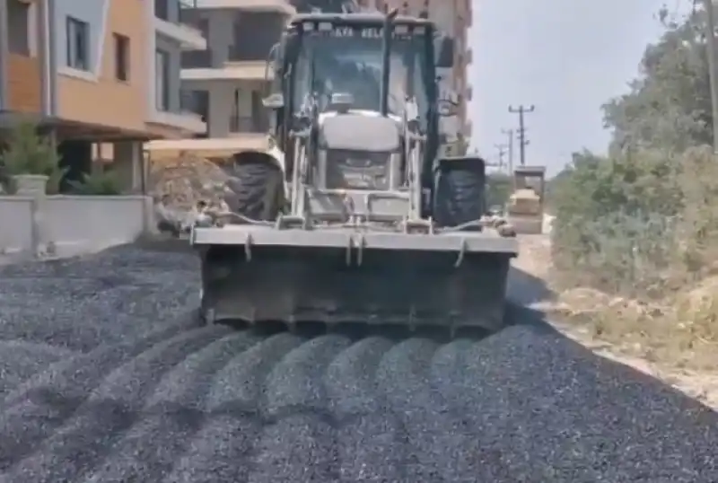 Fen İşleri Ekipleri, Antakya’da çalışmalarını Aralıksız Sürdürüyor