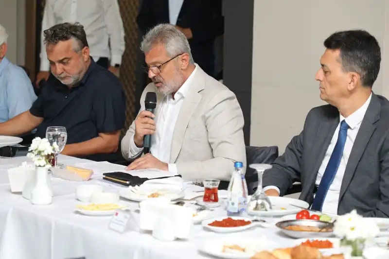 BAŞKAN ÖNTÜRK KENT KONSEYİ ÜYELERİYLE BİR ARAYA GELDİ 