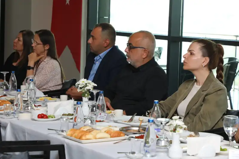 BAŞKAN ÖNTÜRK KENT KONSEYİ ÜYELERİYLE BİR ARAYA GELDİ