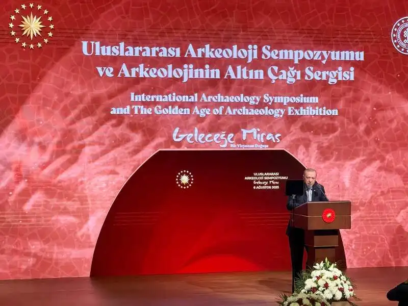 Aççana Höyük’te Bulunan Yaklaşık 3500 Yıllık Tablet Cumhurbaşkanlığı Külliyesi’nde Sergileniyor