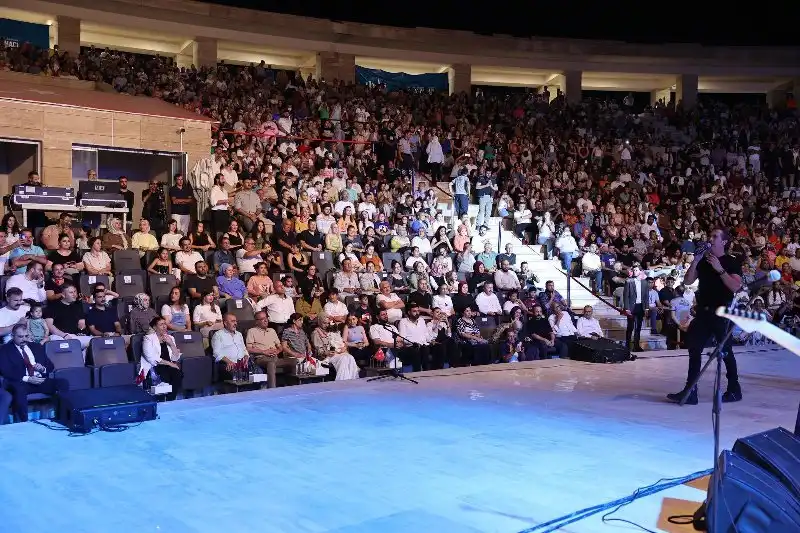 KIRAÇ, HATAY’LI MÜZİKSEVERLERE MÜZİK ZİYAFETİ YAŞATTI