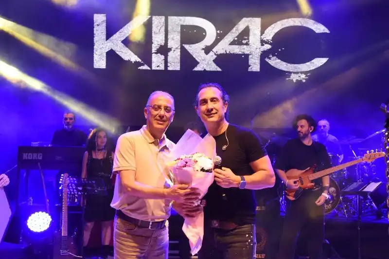 KIRAÇ, HATAY’LI MÜZİKSEVERLERE MÜZİK ZİYAFETİ YAŞATTI
