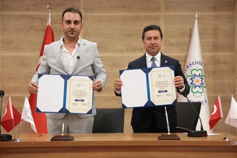MUĞLA İLE DEFNE ARASINDA KÖPRÜ: KARDEŞ ŞEHİR PROTOKOLÜ İMZALANDI
