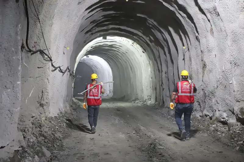 TÜRKİYE’NİN EN BÜYÜK ATIK SU TÜNELİ HATAY’DA İNŞA EDİLİYOR