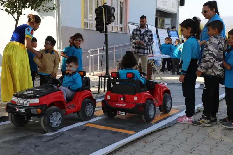 ÇOCUKLAR HBB’YLE TRAFİK BİLİNCİ KAZANIYOR