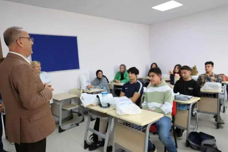 Başkan Yapar, Gençlik Akademisi’nde Gençlerle Bir Arada