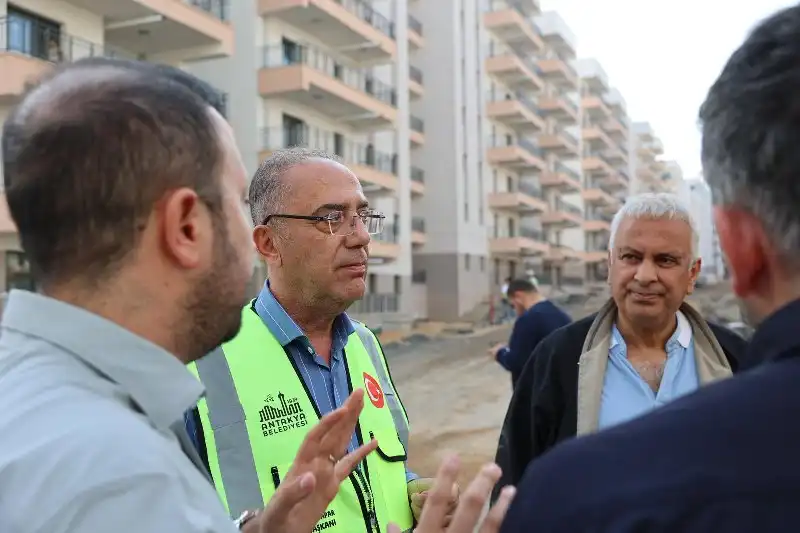  Başkan Yapar, Akevler Ve Emek Mahalleleri’ndeki Rezerv Alanları Inceledi