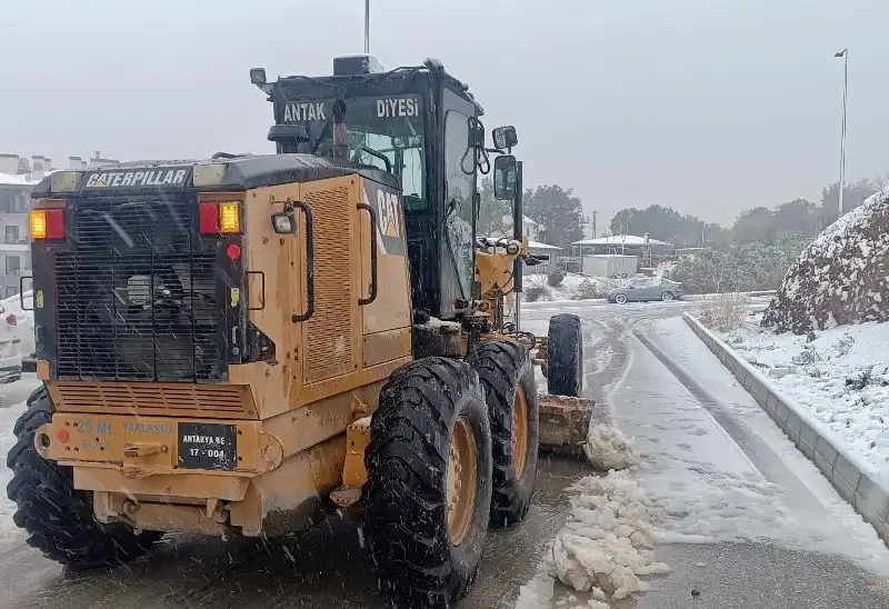 Antakya Belediyesi Yoğun Kar Yağışının Ardından Sahada…