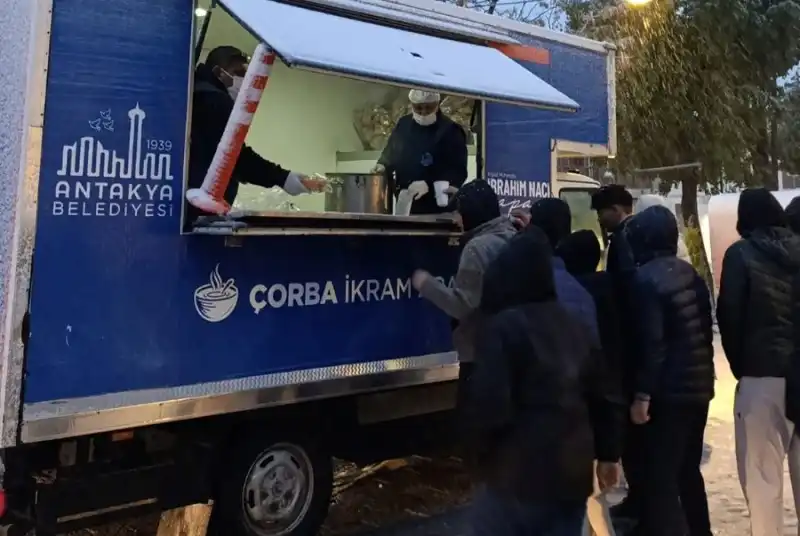 ANTAKYA BELEDİYESİ GÖNÜLLERİ ISITIYOR…