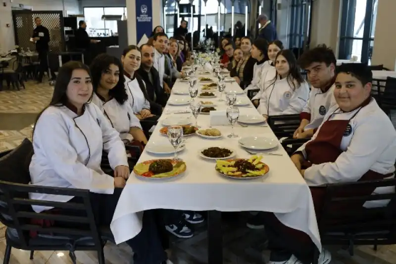 GELECEĞİN ŞEFLERİ BULUŞTU