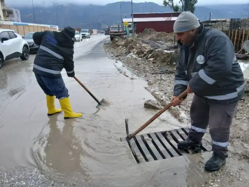 Samandağ Belediyesi Tüm Ekipleriyle Sahada Teyakkuzda